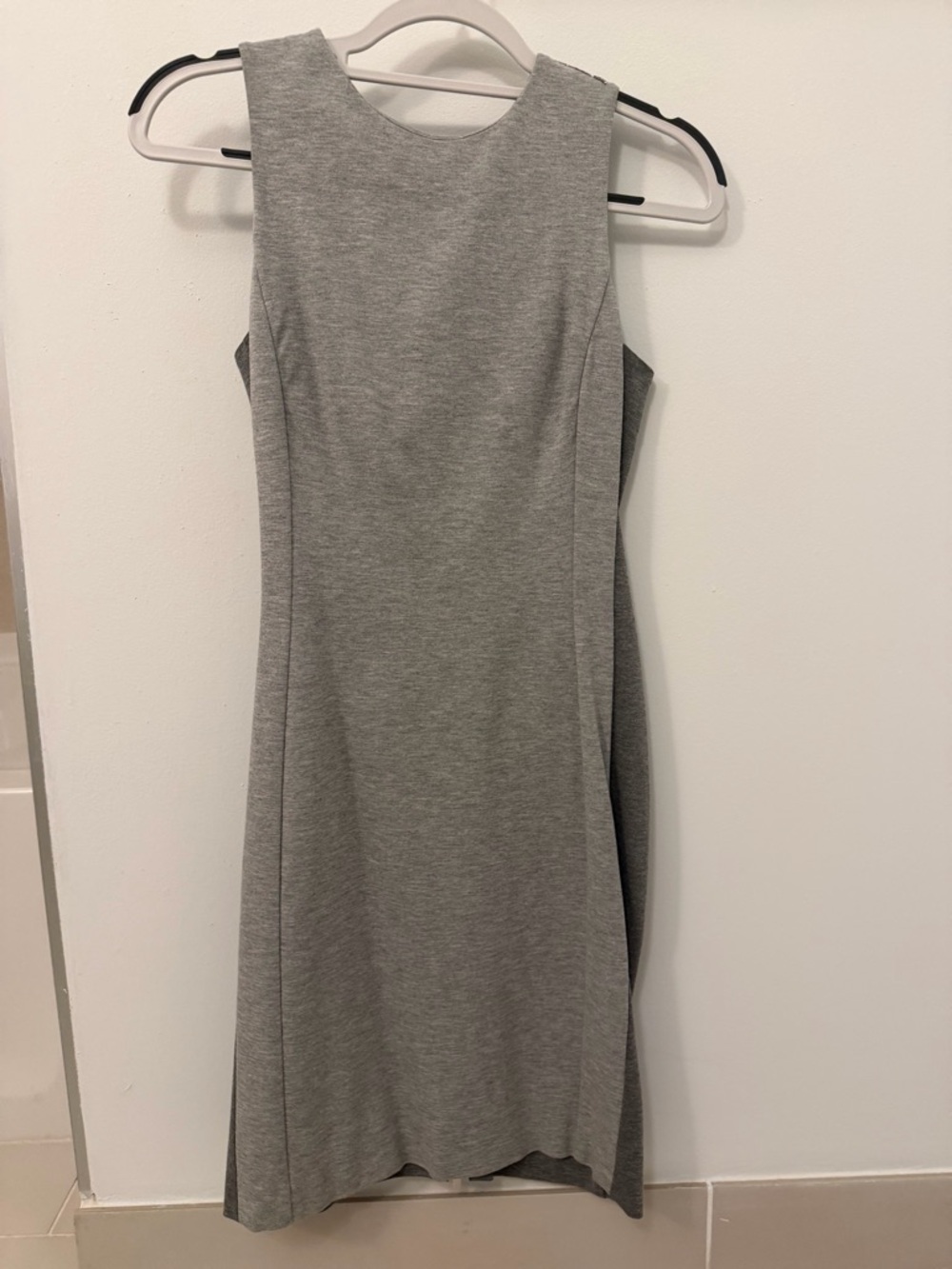 Escada Light Gray Sleeveless Knee Length Sheath Dress